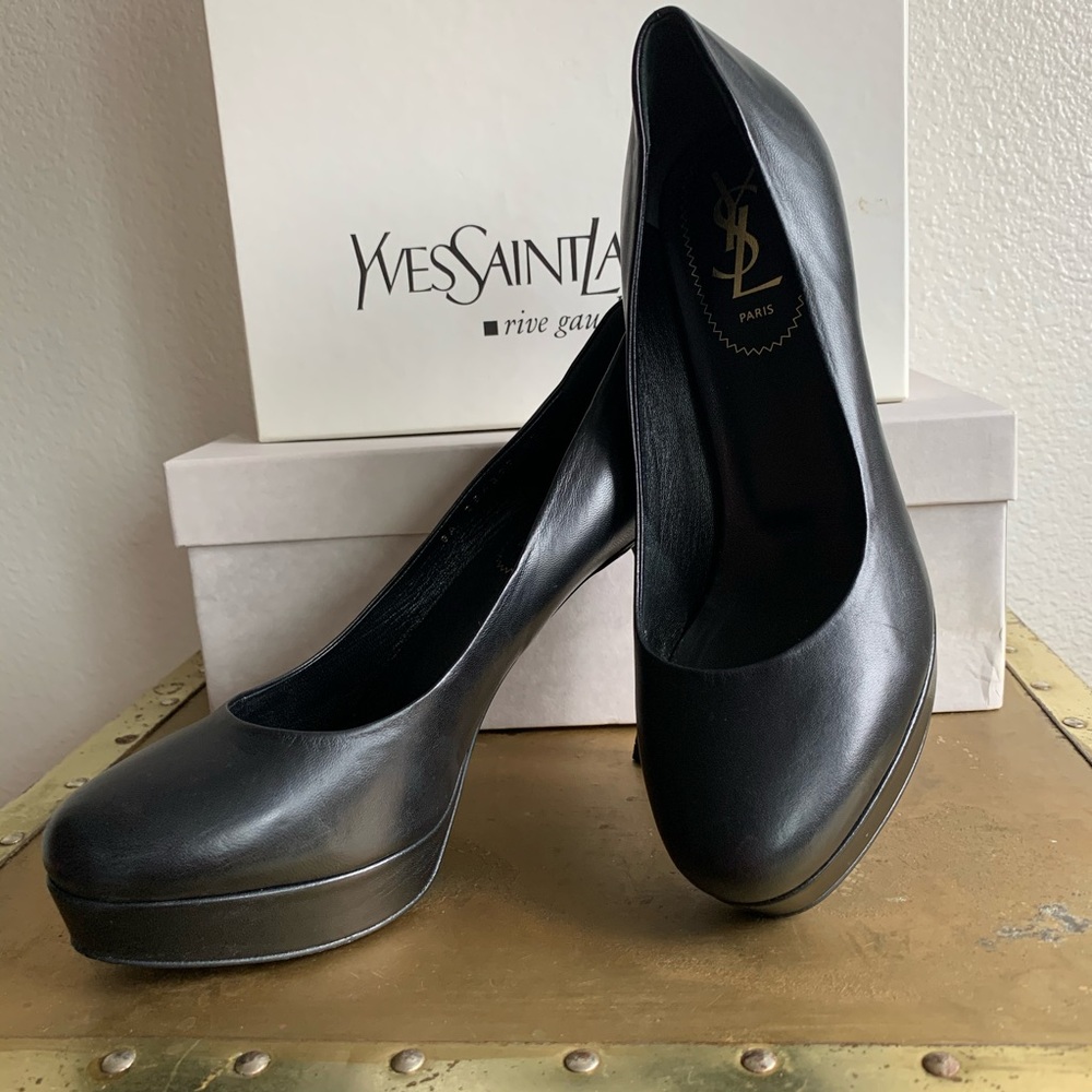 Excellent condition classic black YSL pumps!